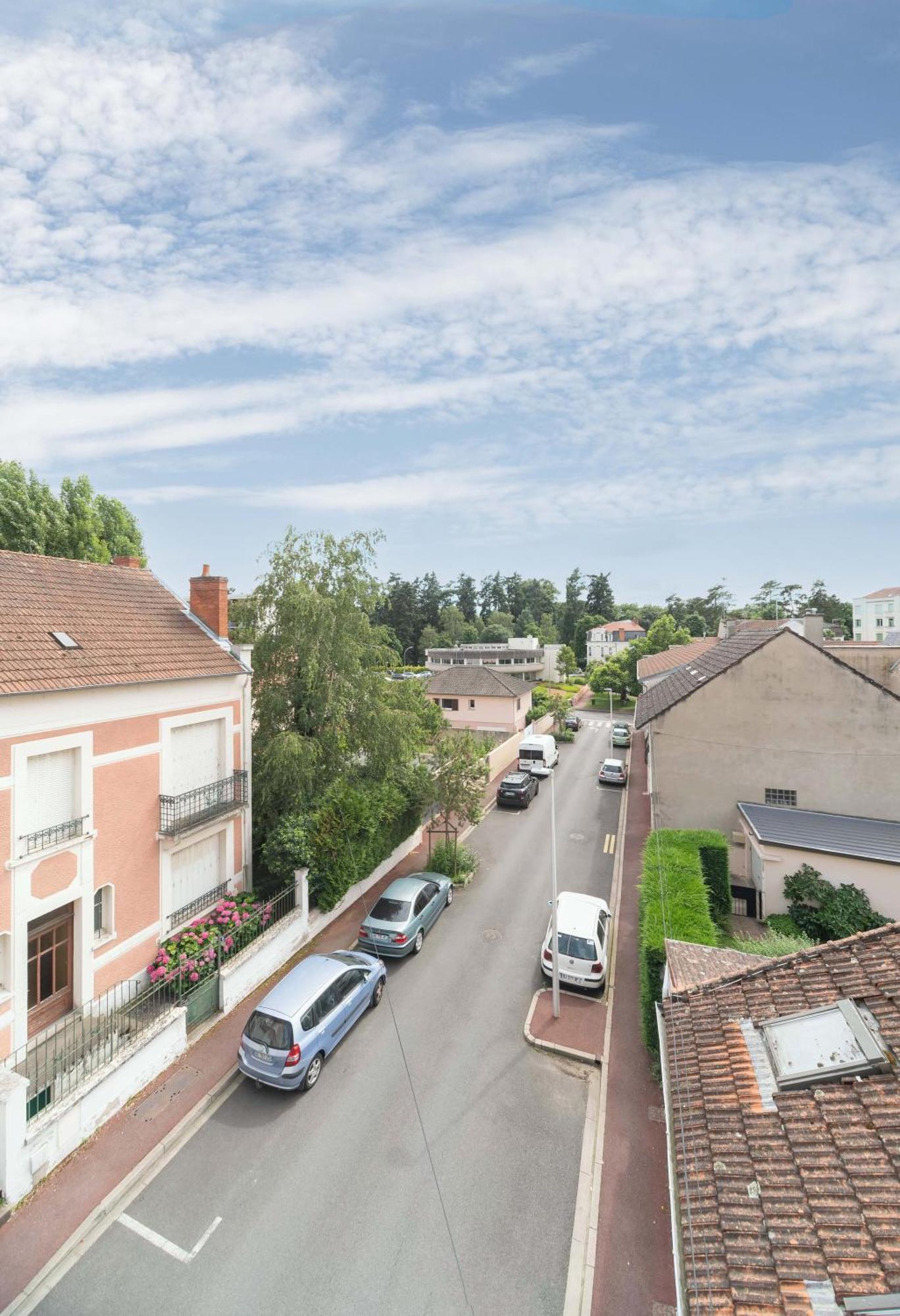 Le Grenet - Appartement Design En Duplex Vichy Eksteriør billede